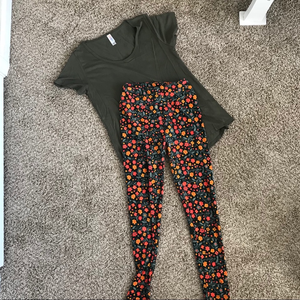 LuLaRoe Outfit One Size Leggings and XS Shirt